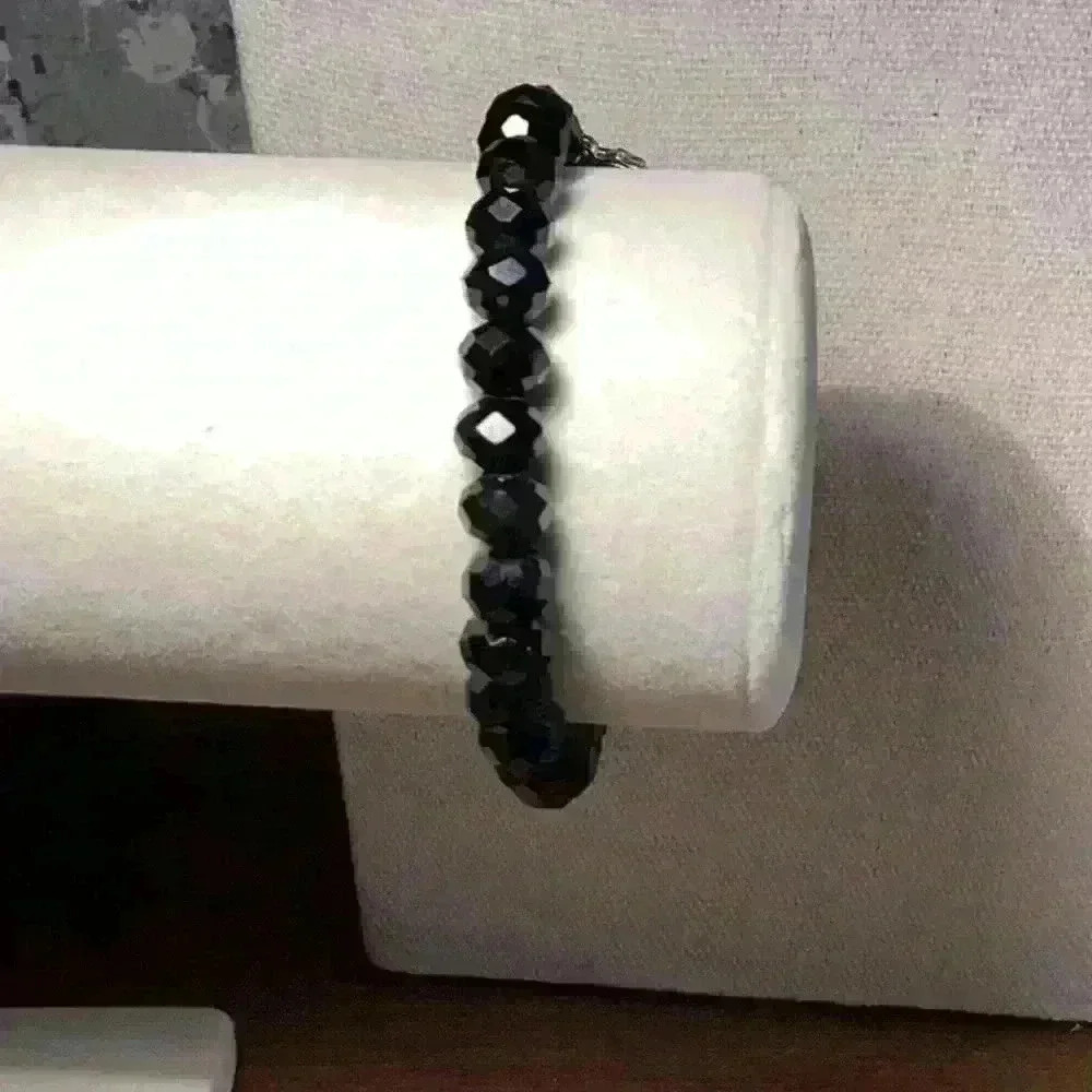 Black Faceted Black Beads Stretch Bracelet - Picture 2 of 4